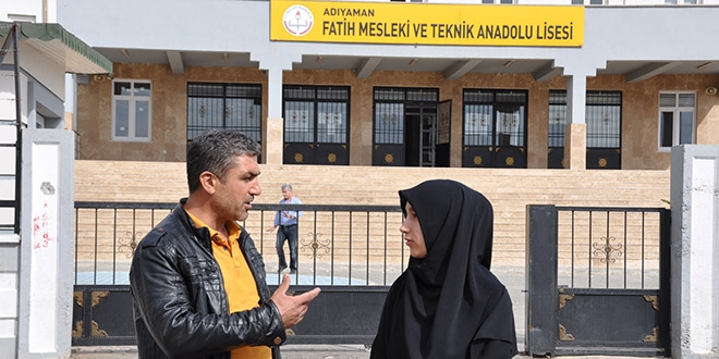 Ferace ile okula alınmadığı iddiası