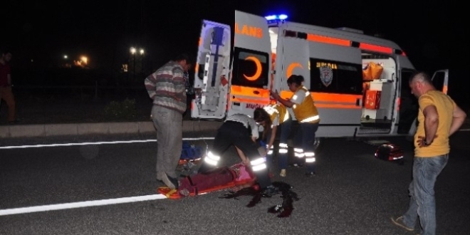 Denizli'de otomobil traktöre çarptı: 1 ölü, 3 yaralı