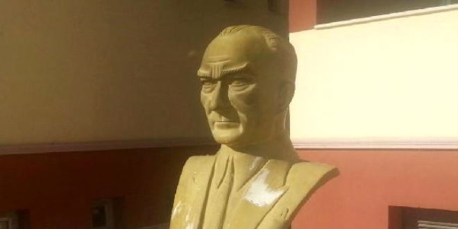 Atatürk büstüne molotof ile saldıran şüpheli tutuklandı