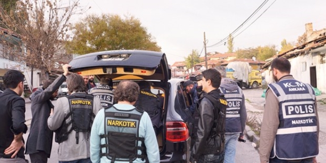 Başkent polisi zehir tacirlerine göz açtırmıyor