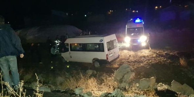 Düğün otobüsü şarampole uçtu: 21 yaralı