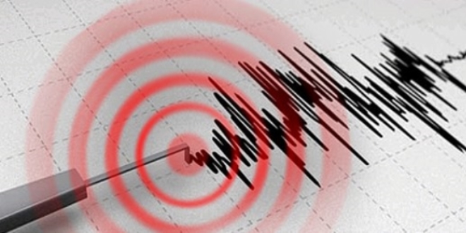 Ege Denizi'nde 5 b�y�kl���nde deprem