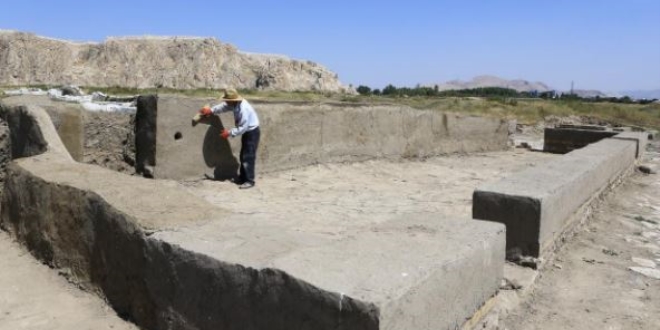 Eski Van �ehri g�n y�z�ne ��kar�lacak