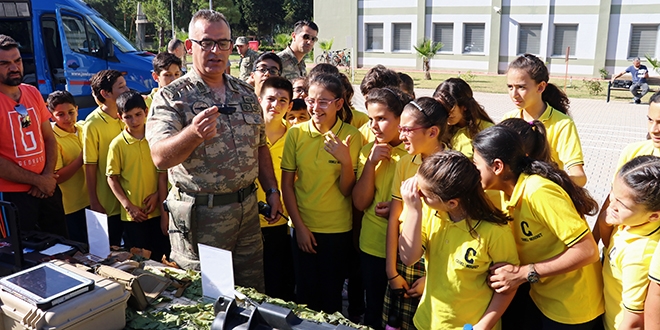 Ortaokul ��rencileri, jandarma a�abeylerine misafir oldu