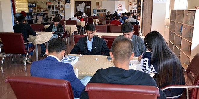 Gençler 'kitap kafe' ile sosyalleşiyor