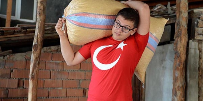 Fındık çuvallarından halterde altın madalyaya ulaştı