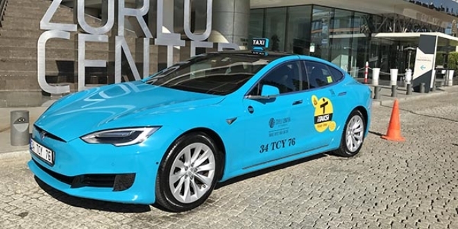 �n�allah kaza olmaz: Tesla'y� g�ren �n�me k�r�yor!