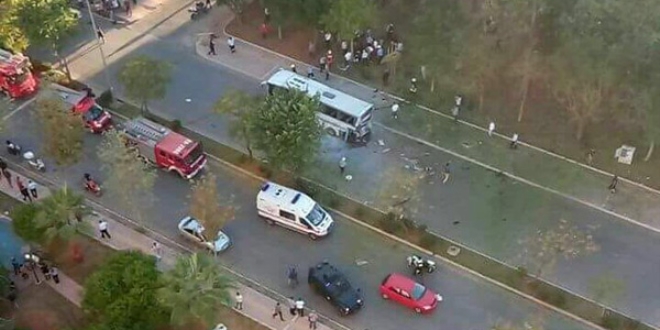 Mersin'de polis servis aracına bombalı saldırı... 12 yaralı