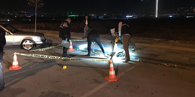 Ba�kentte iki ki�i b��akla ve tabancayla yaraland�