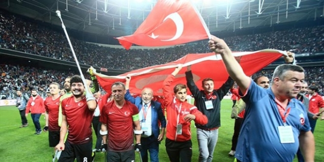 Ampute Takımı'nın mimarına maaş ayıbı