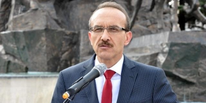 Vali: Öğretmenine kötü davranan müdür ile çalışmam
