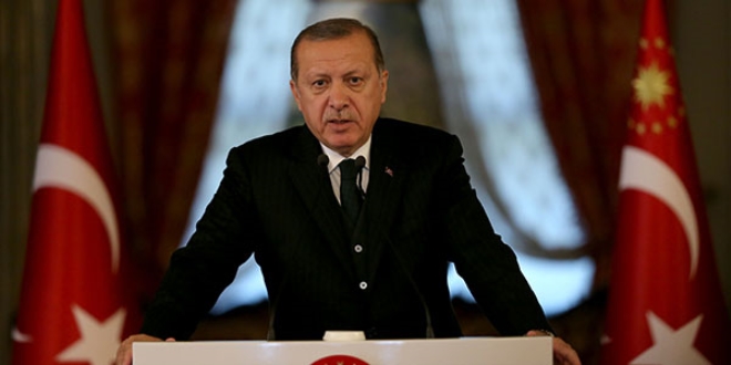 Erdoğan'dan Öcalan posterine sert tepki