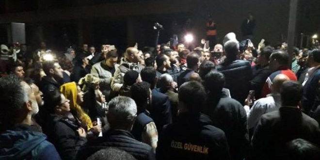 Ankara Bykehir Belediyesi nnde 'kadro' eylemi