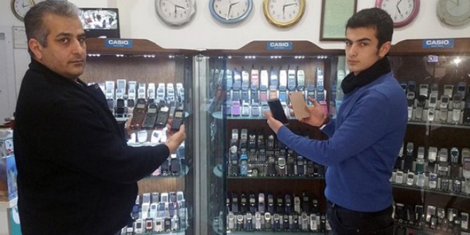 1000 telefonluk koleksiyonunu 170 bin euroya satıyor