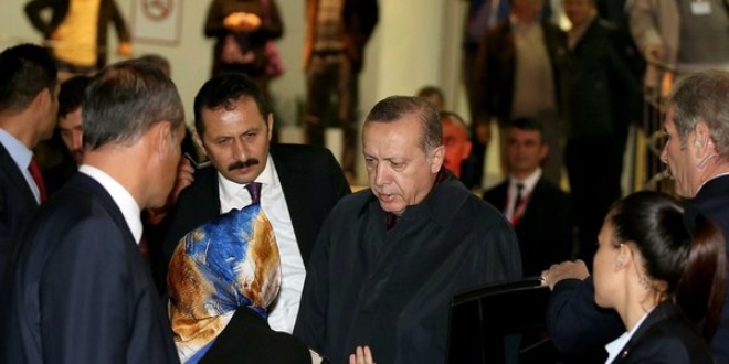 Erdoğan, Küçükçekmece'de bir aileyi ziyaret etti