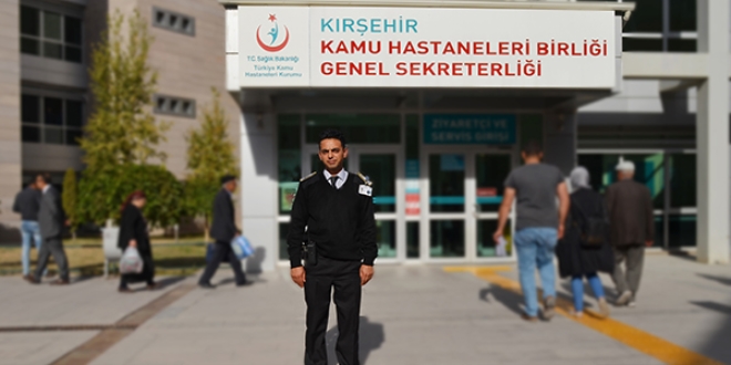 Güvenlik görevlisinden örnek davranış