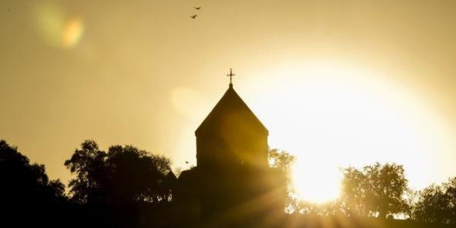 Akdamar Adas� turistlerin ak�n�na u�ruyor