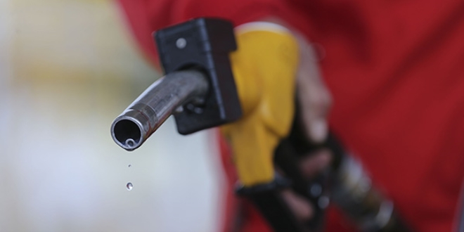 Benzine 9 kuruş zam yapıldı