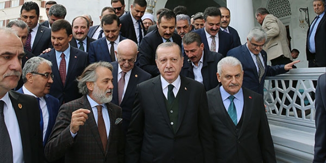 Erdoğan, cuma namazını Melike Hatun Camisi'nde kıldı