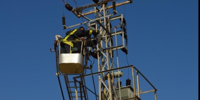 Elektrik ar�zas�n� gidermeye �al���rken ak�ma kap�lan ki�i hayat�n� kaybetti