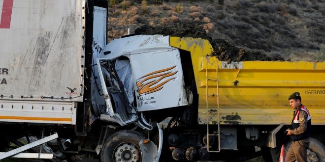 Ba�kentte kamyonla t�r �arp��t�: 1 �l�