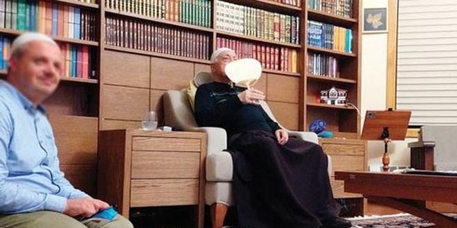 Masaj fotoğrafı ile örgüt içinde kılıçlar çekildi