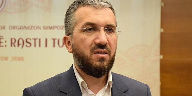 İlahiyatçı Şenocak, Diyanet'teki gorevinden açığa alindi