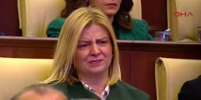 G�k�ek istifa etti, genel m�d�r g�zya�lar�n� tutamad�