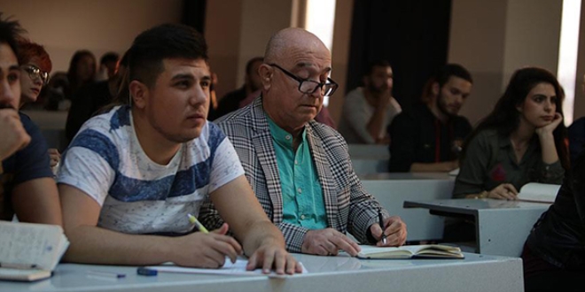 Kızıyla iddiaya girdi, 56'sında üniversite sıralarına döndü