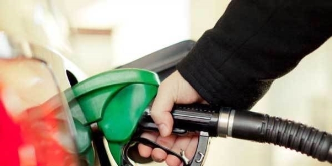 Hem benzine hem de motorine zam yapıldı