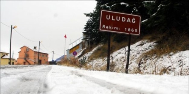 Uludağ'a sezonun ilk karı düştü