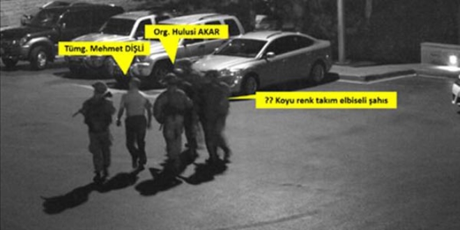 Genelkurmay Başkanı'nın yanındaki sivil kim?