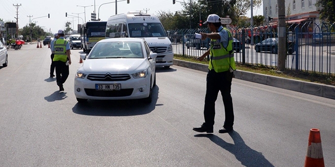 Mersin'de 'drone' ile trafik denetimi
