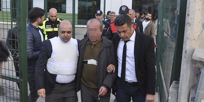 Tüfekle ateş açan kişiyi polis ikna etti