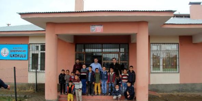 Berber kardeşler, 400 öğrenciyi ücretsiz tıraş etti