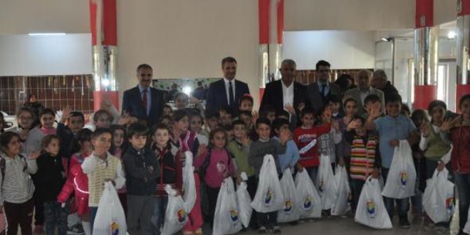 Adıyaman'da 600 öğrenciye kıyafet yardımı