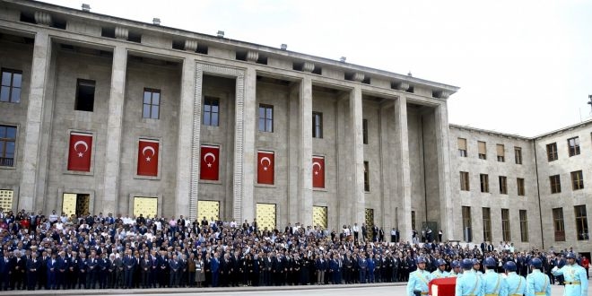 Eski Bakan Ayd�no�lu i�in TBMM'de t�ren d�zenlendi