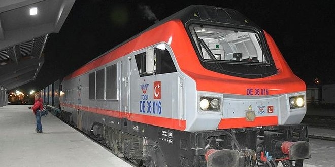 Bakü-Tiflis-Kars Demiryolu'nda ilk tren Kars'a ulaştı