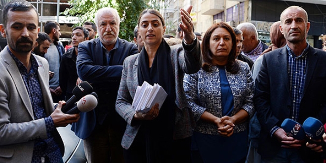 Polisten HDP'li vekile: Şehidimiz var, alkış istemiyoruz