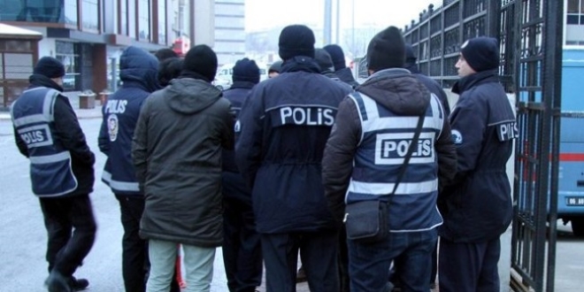 8 ilde öğretmenlerin de olduğu 16 kişi gözaltında alındı