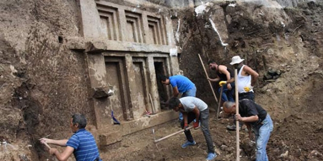 Arazi kazısında ortaya çıkarıldı! 2 bin 400 yıllık