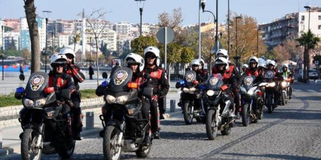 Çanakkale'de motosikletli polis timleri göreve başladı