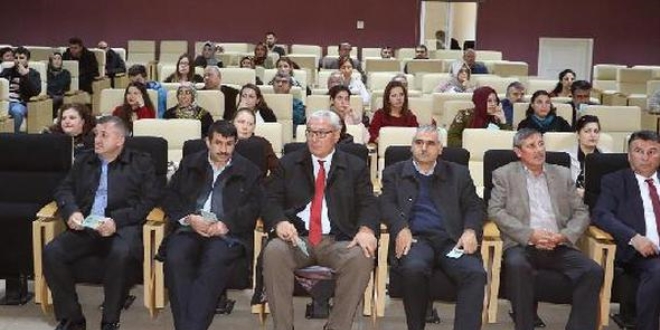 Öğretmenlere atık pillerin çevreye verdiği zararlar anlatıldı