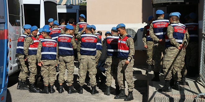 'Sen de hiç kimseyi tanımıyorsun, hatırlamıyorsun'