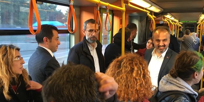 Bursa'nın yeni Belediye Başkanı mesaiye metroda başladı
