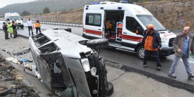 Eskişehir'de servis minibüsü devrildi: 15 yaralı