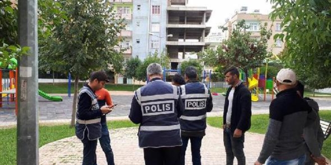 İstanbul'da çok sayıda polisle okul önleri denetlendi