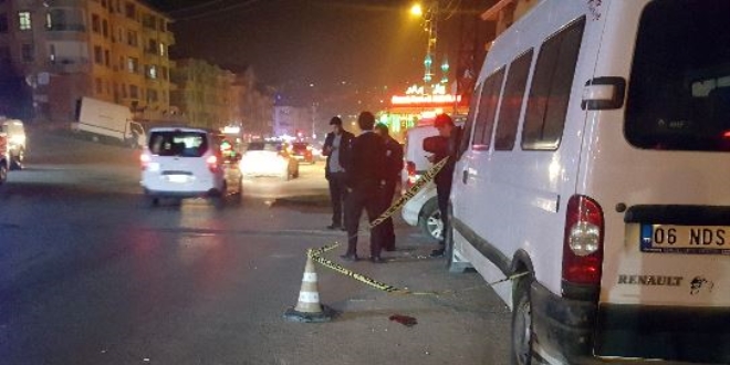 Kavga eden grubu ay�rmak isterken b��akland�