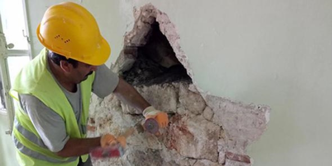 Tarihi lise binas�nda gizli b�lme bulundu!