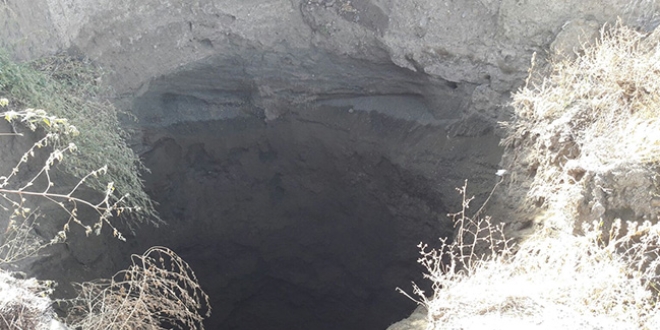 Sivas'ta 15 metre çapında obruk oluştu
